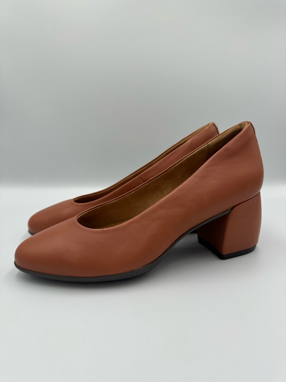 Hush Puppies Bounce Brown Leather Block Heels Women’s Size 7/7.5?